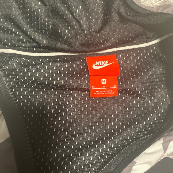 Nike wind breaker - Picture 3 of 3